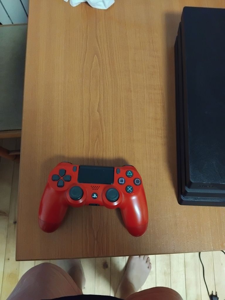 PS4 pro с джойстик и волан и игри