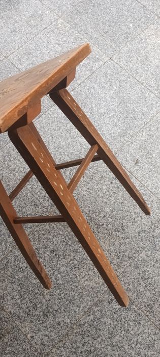 Scaun vechi din lemn