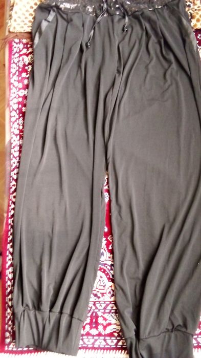 Штаны жэнские шырокие