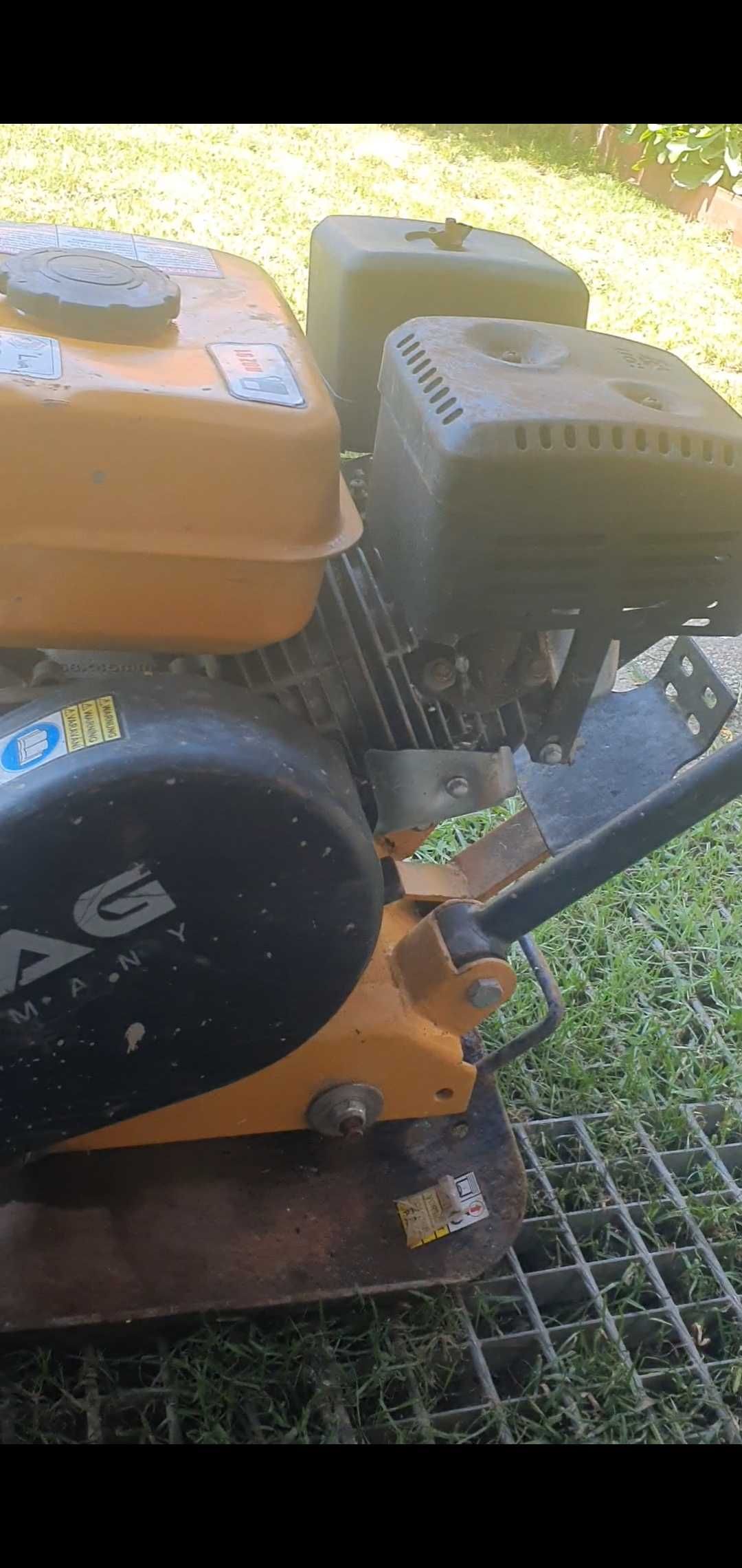 Talpa vibratoare compactor lumag si pickamer wacker neusson
