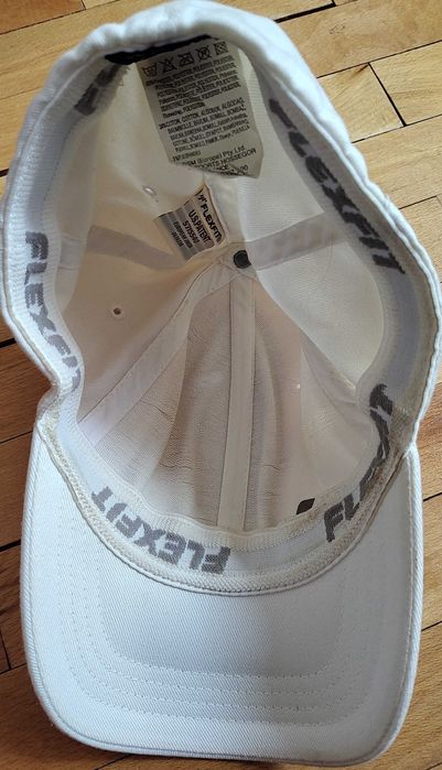 Всяко по 15 лв. Къси панталони Mistral и шапка Billabong