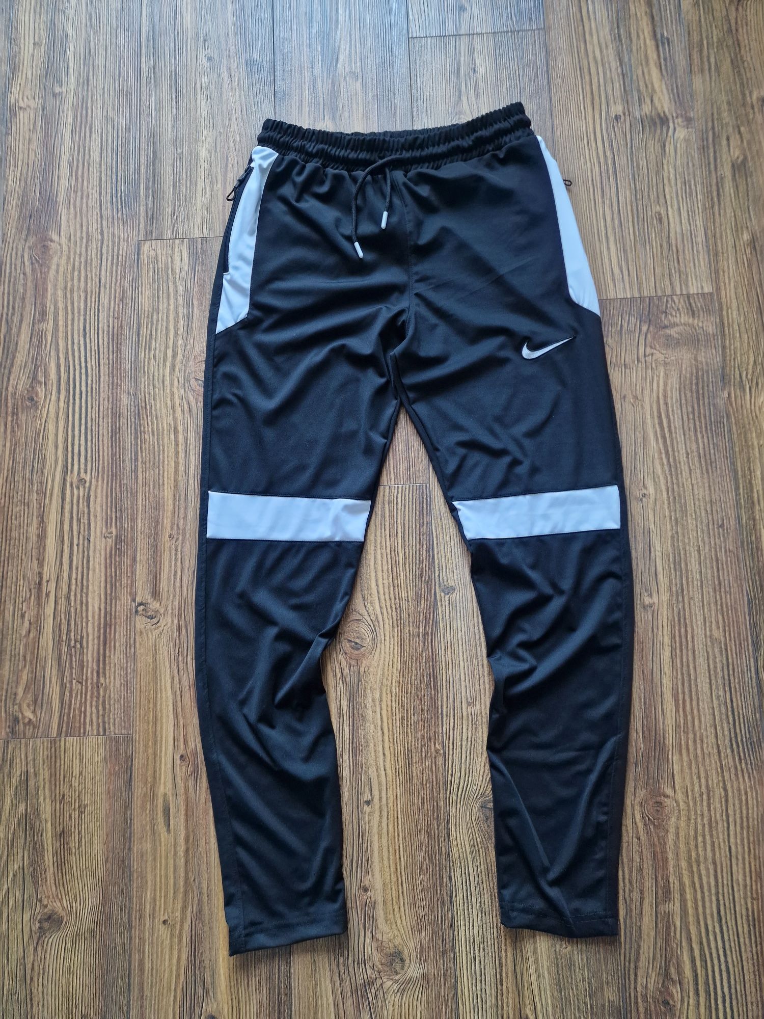 Мъжки спортен екип долнище и горнище размер S M L XL 2XL 
Най-висок кл