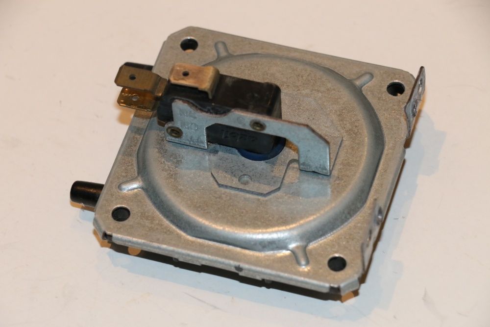 Presostat de aer HoneyWell 0.95 mbar, C6065A1473:2 centrala Motan