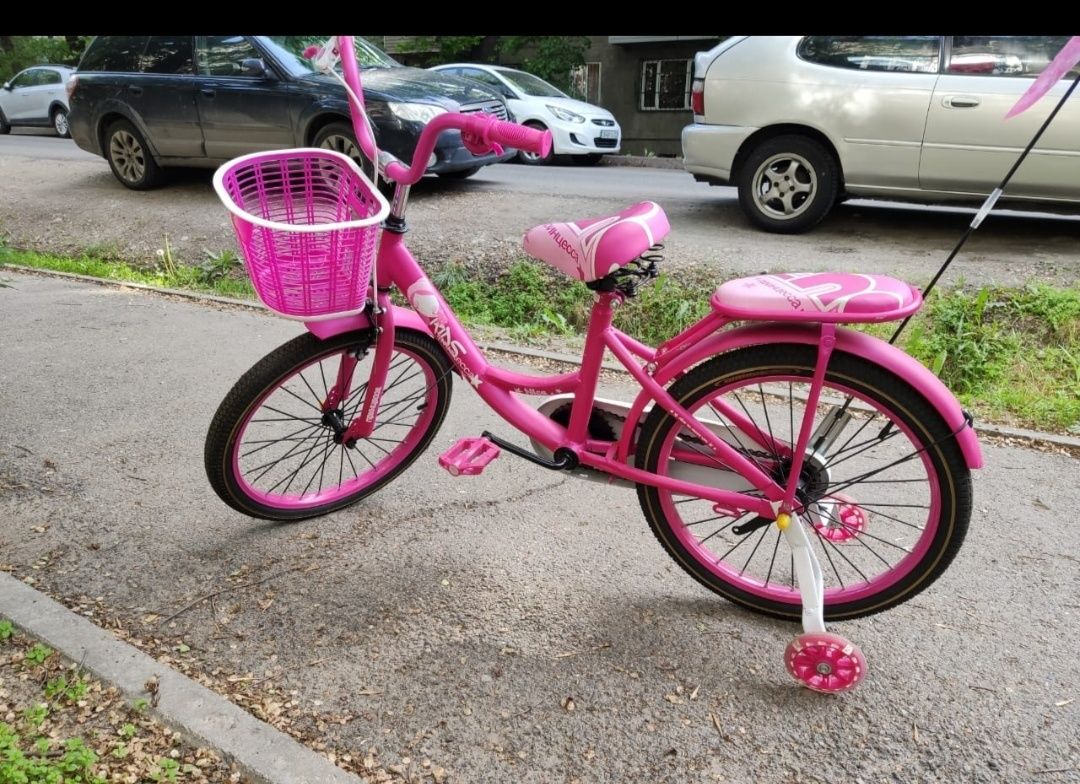 Продам розовый велосипед на возраст 5-8лет