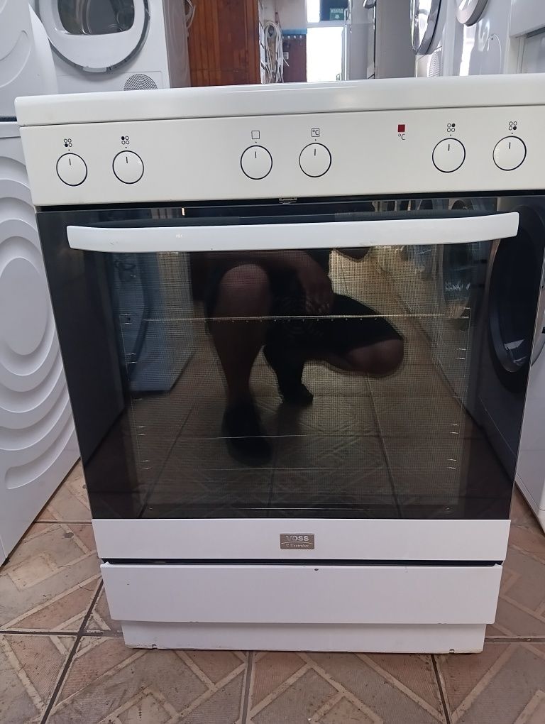 Свободно стояща печка с керамичен плот VOSS Electrolux 2годинигаранция