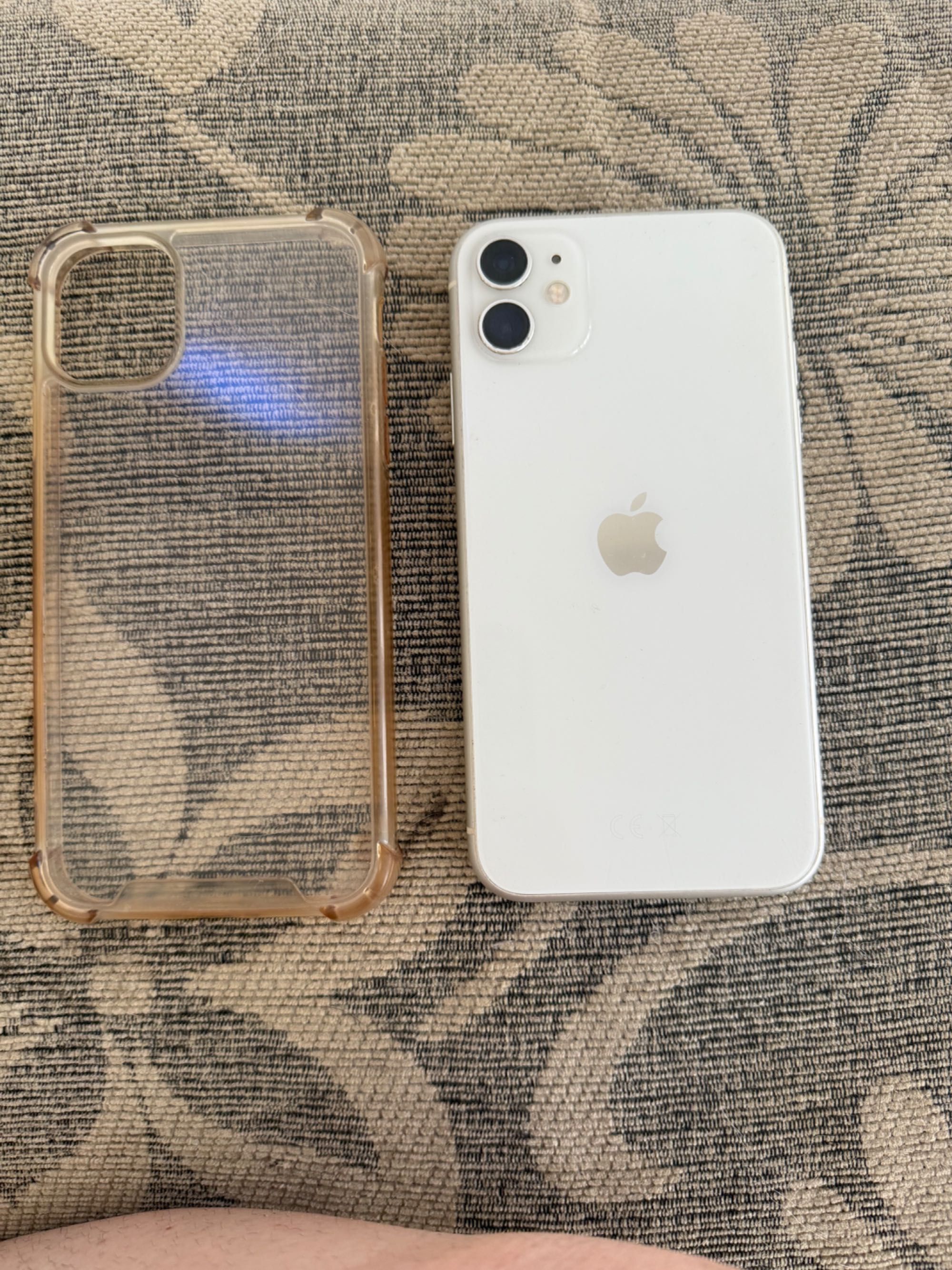 iPhone 11 64 GB работи без проблеми