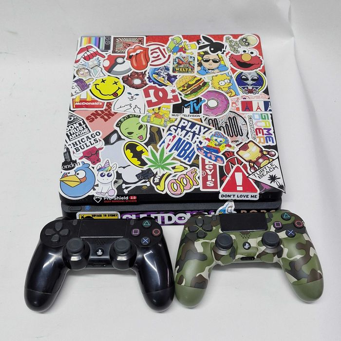 Liquid Money vinde - Consola Sony Play Station 4 500gb cu 2 controlere