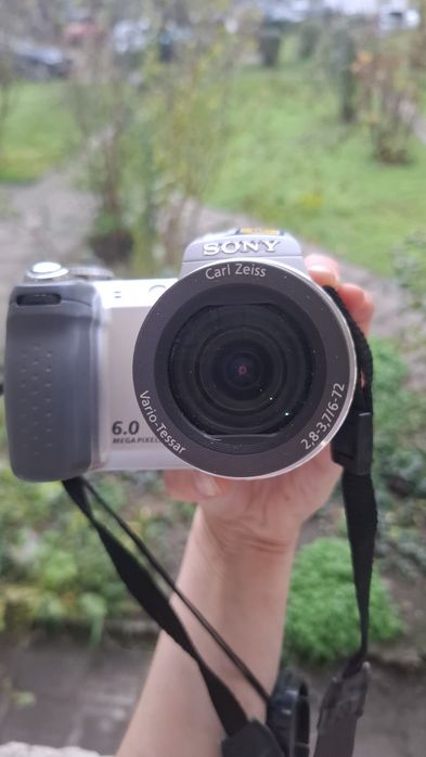 Компактен дигитален фотоапарат SONY DSC-H2