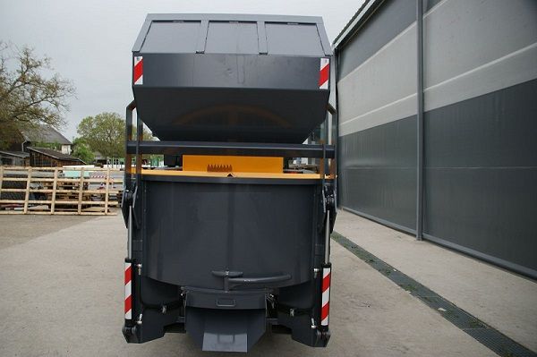 Mixer beton, betoniera tractor, betoniera incarcator, autoincarcare