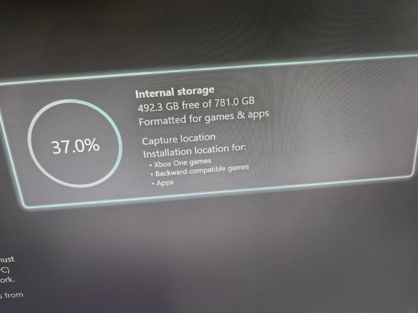 Xbox One S  с 1 TB,4 вградени игри,1 оригинал-400лв джойстик