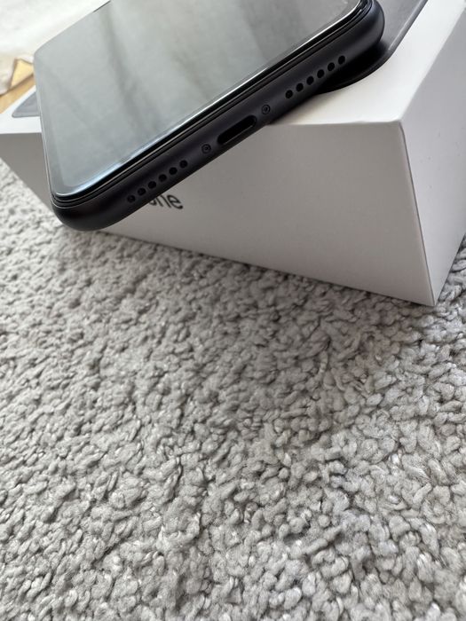 Vand iPhone 11 64gb , 10/10 ca nou, bateria originala 90%.