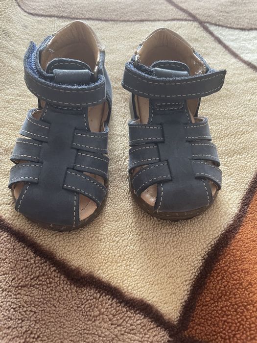 Vand sandale de piele, marimea 17
