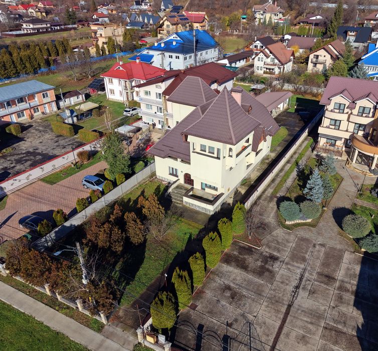 Inchiriez vila 604mp + anexa 94mp - ideal business –lângă Piatra Neamț