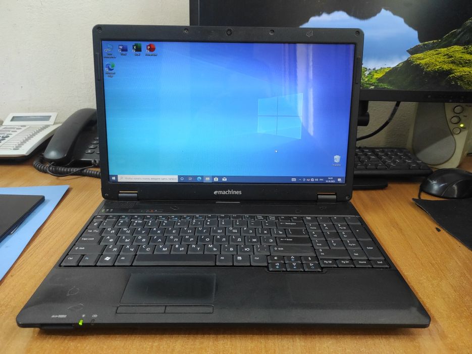 Ноутбук Emachines E728 в хорошем состоянии