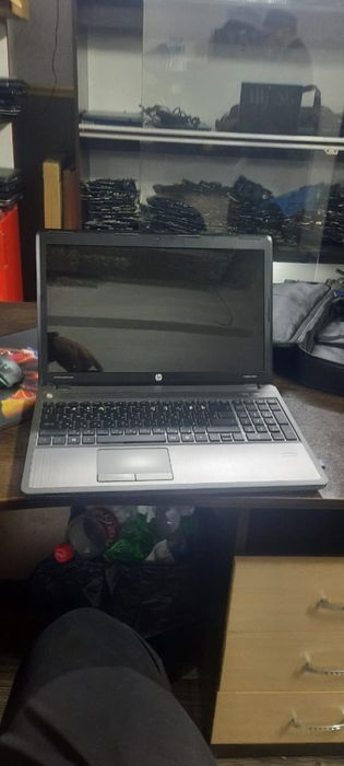 Ноутбук hp. Батарейку не держит.