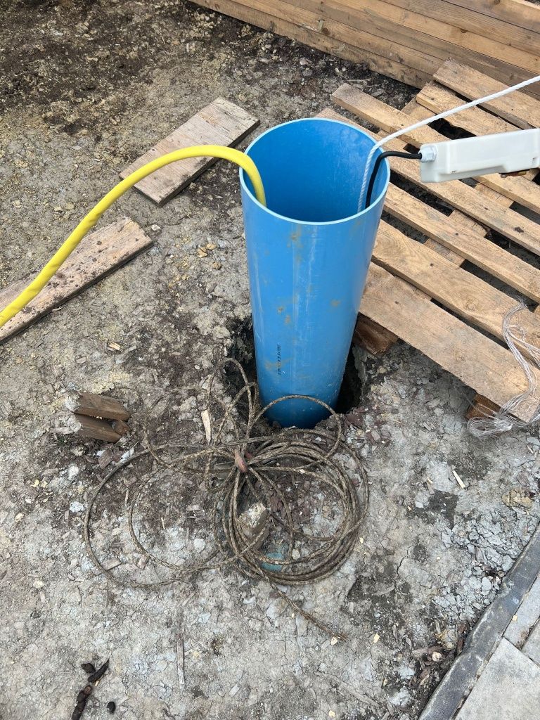 Executam foraje puturi de mica și mare adâncime