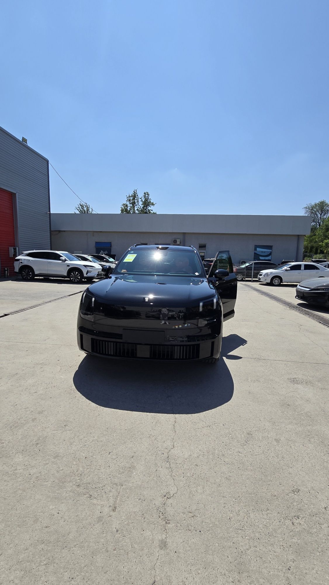 Lynk Co 900 PHEV 1.5T DHT Ultra 6 Zeekir Jili brendlari  asosida.