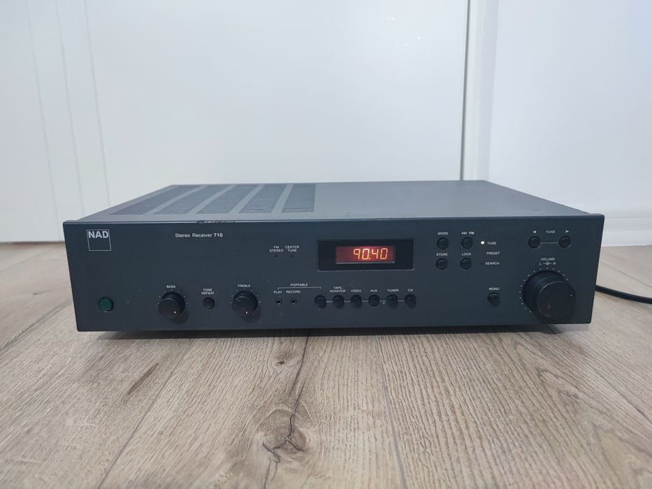 Amplificator NAD 710 amplituner statie
