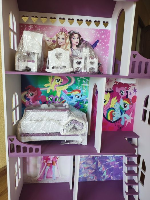 Большой кукольный дом