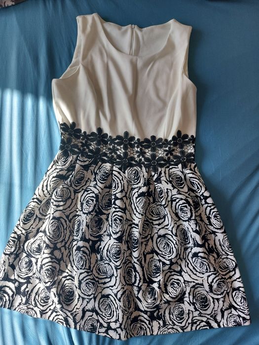 Дамски     рокли по 20 лв