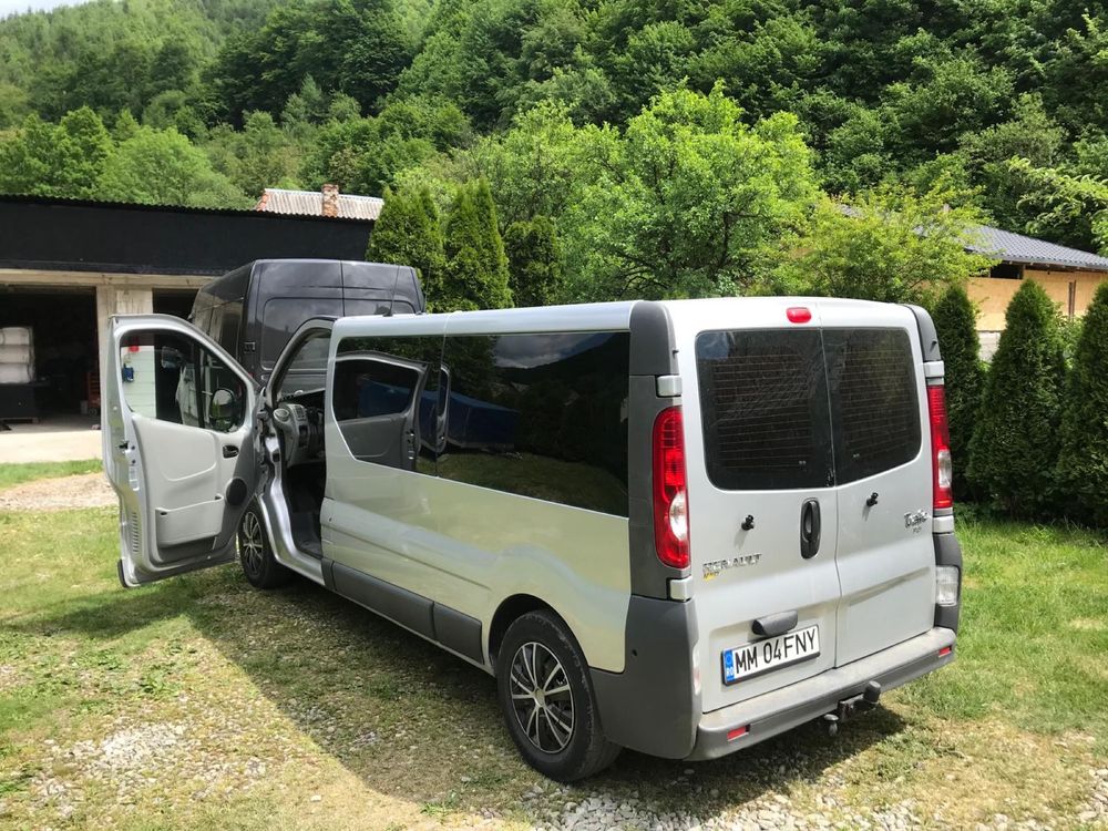 Vând Renault Trafic