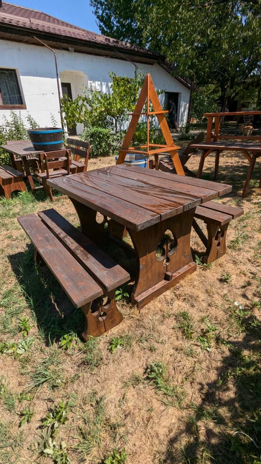 Set masa si 2 banci din lemn masiv, pentru gradina