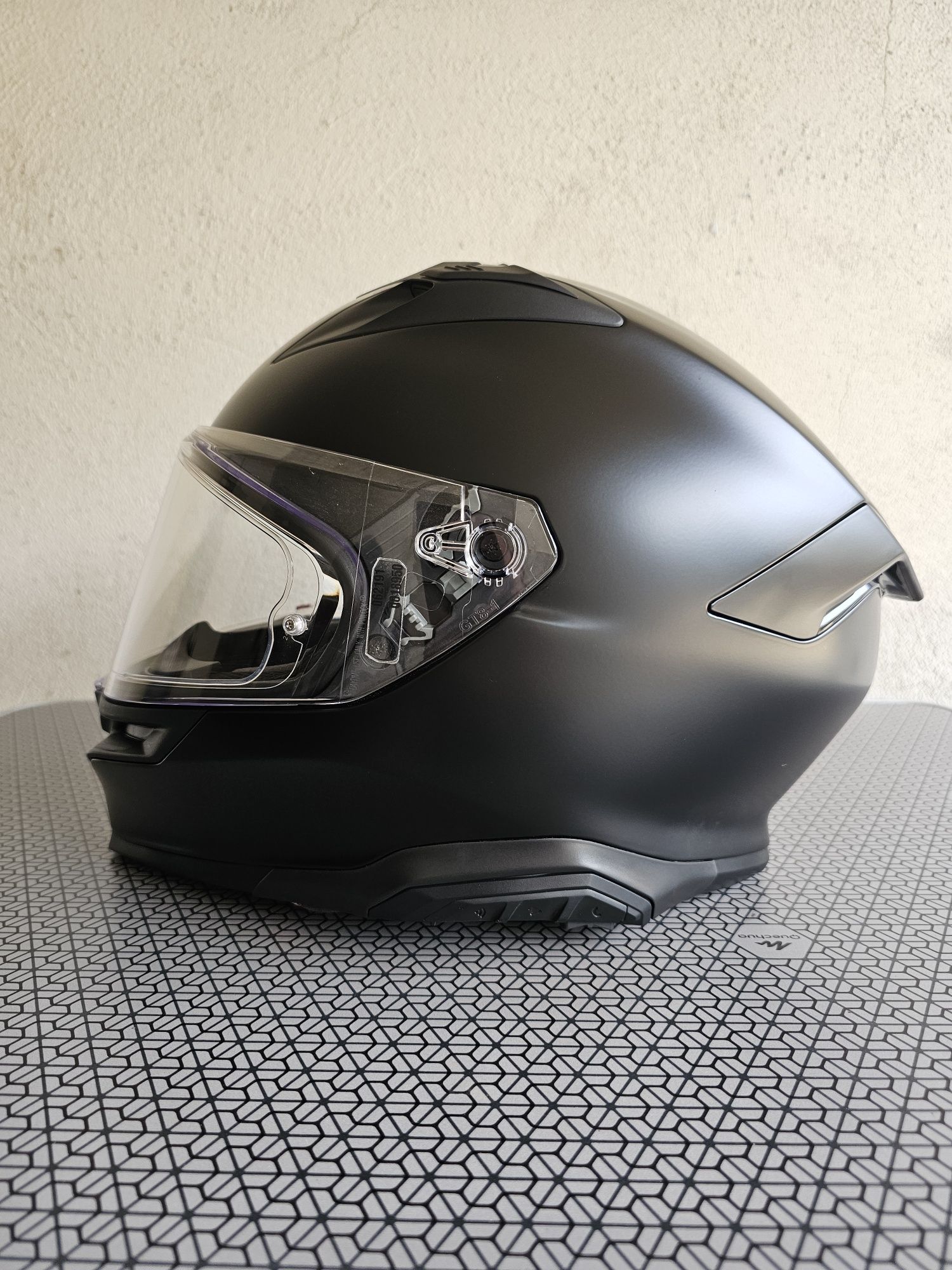 Мотоциклетна каска AGV K7, черен мат, размер L