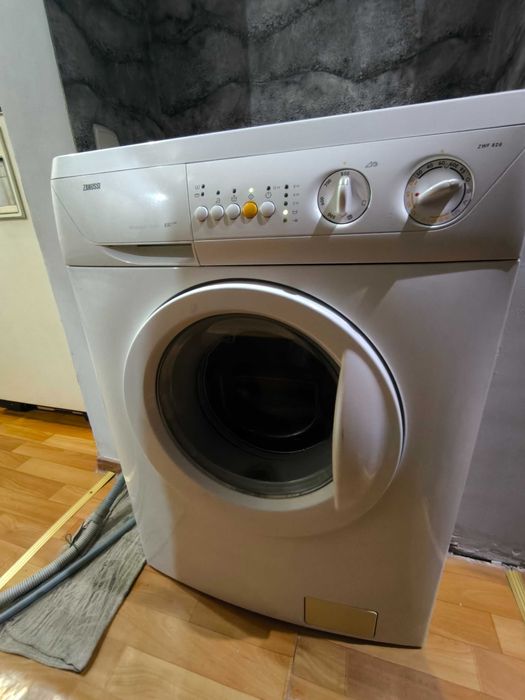 стиральная машина Zanussi ZWF 826