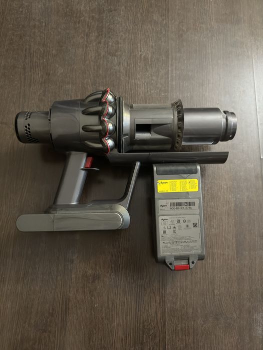 Dyson V15 SV 47 si acumulator 2  bucati defecfe v15 SV17