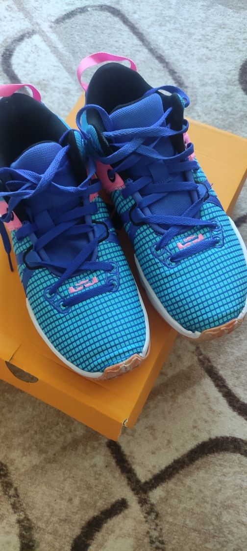 NIKE Lebron оригинални маратонки