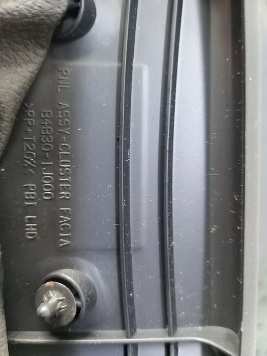Rama ornament ceasuri bord hyundai i20 848301j000 848511j000
