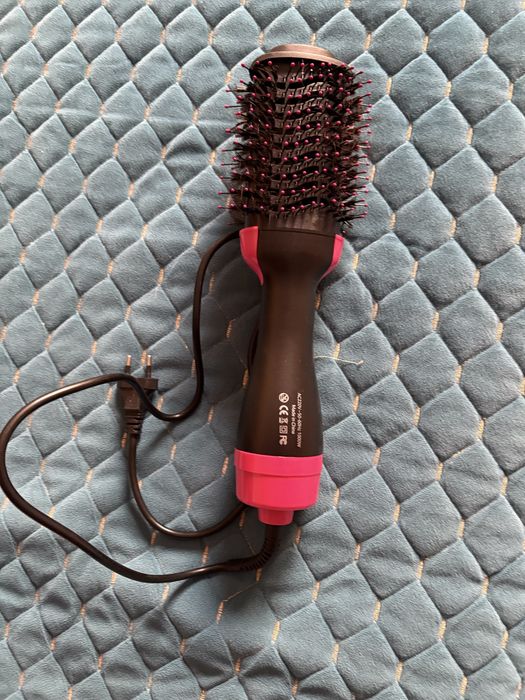 Продам фен.     рассческу