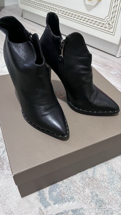 Женская обувь ботильоны, туфли, сапоги.