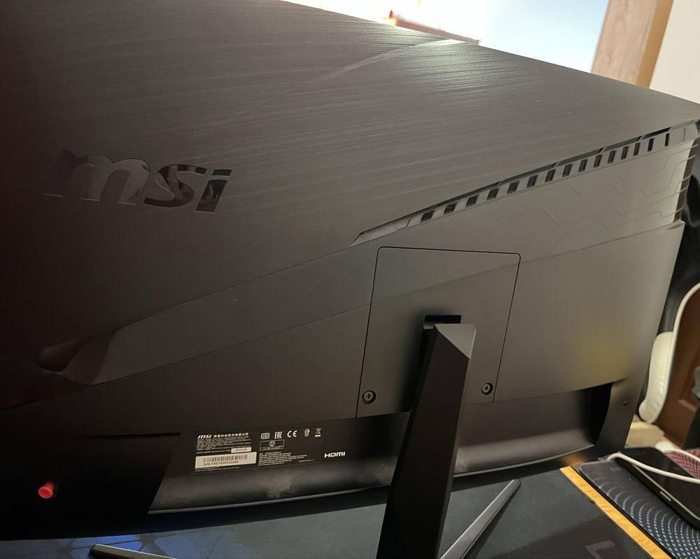 Monitor gaming MSI curbat