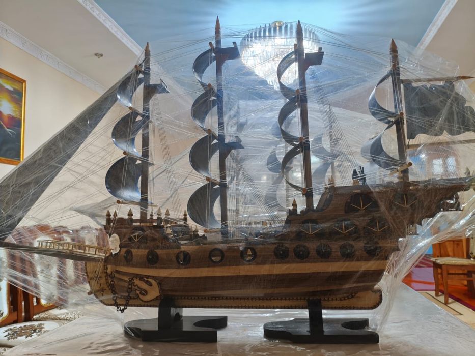 корабль сувинер из дерева