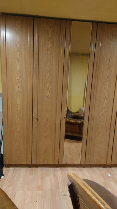 Vând mobila de dormitor