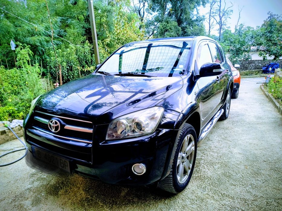 Продавам Toyota Rav 4