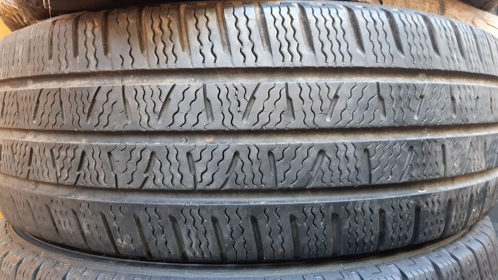 2 anvelope 225/65r16c iarnă marca Pirelli dot 2022,preț 200 lei bucata