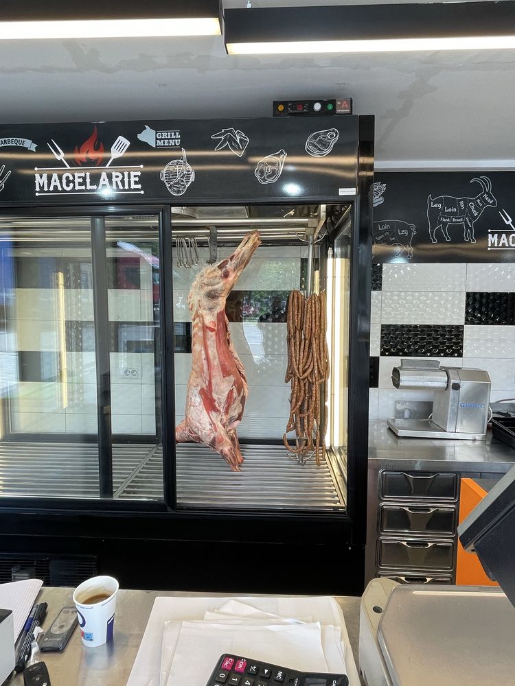 Vitrine frigorifice pentru carmangerie