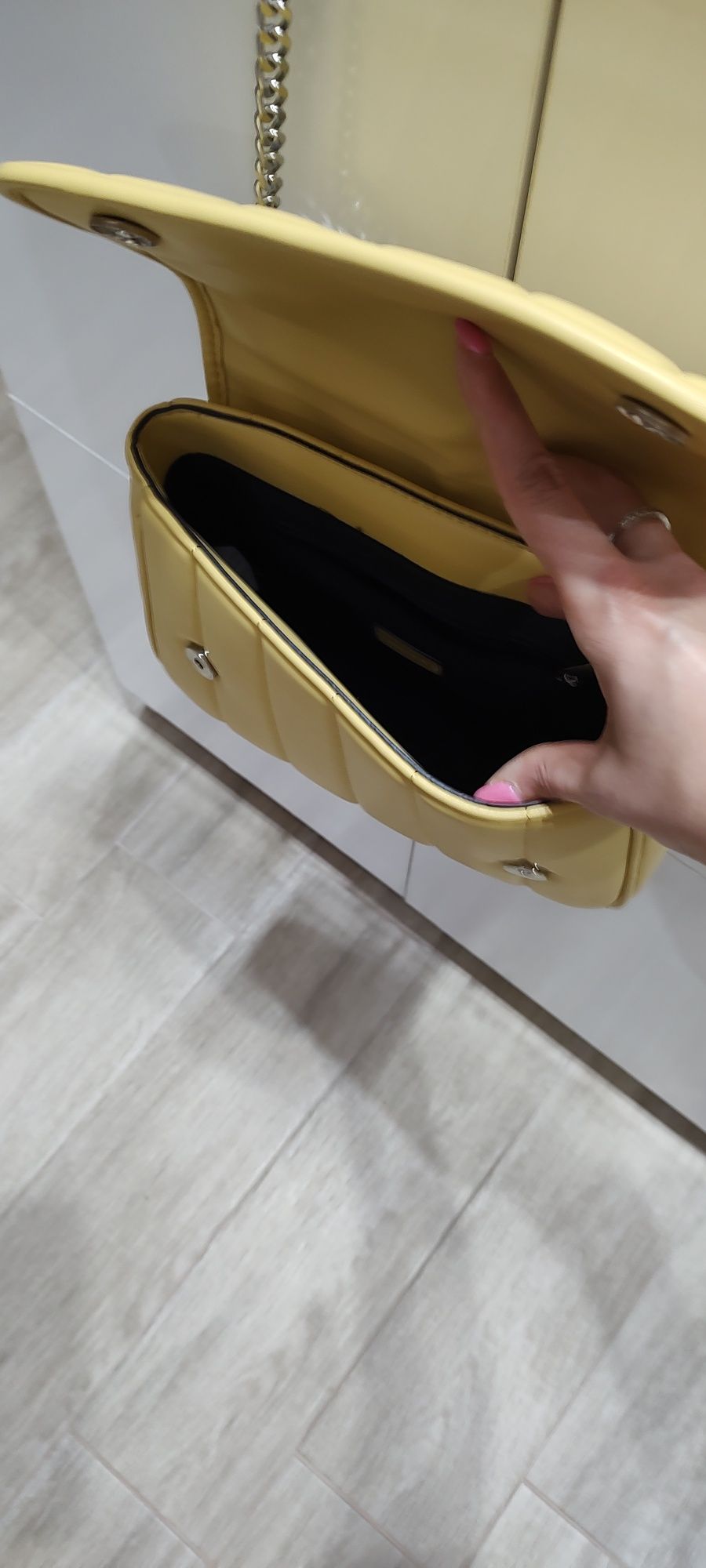 Дамска чантичка парфоа