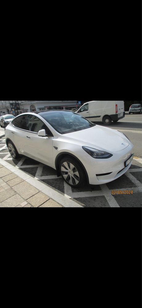 Tesla y   Masina personala
