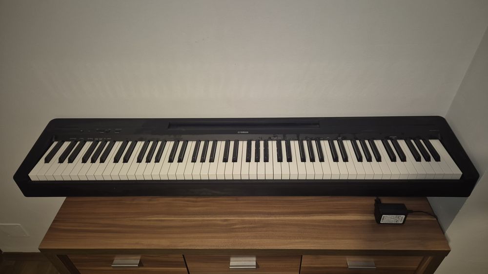 Pian digital YAMAHA P-145B