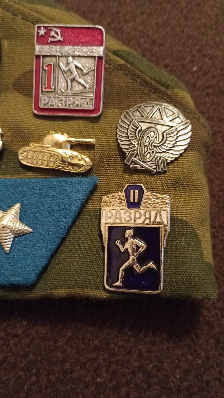 Boneta militară URSS de colectie cu insigne