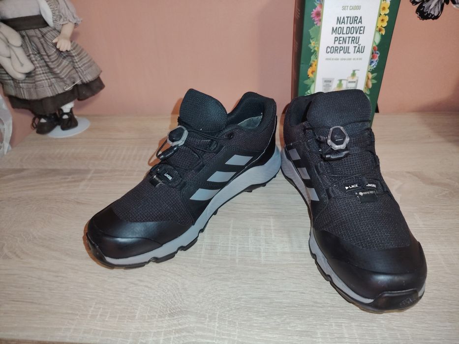 Adidas original impermeabil  in stare foarte buna arimea 37 originali.