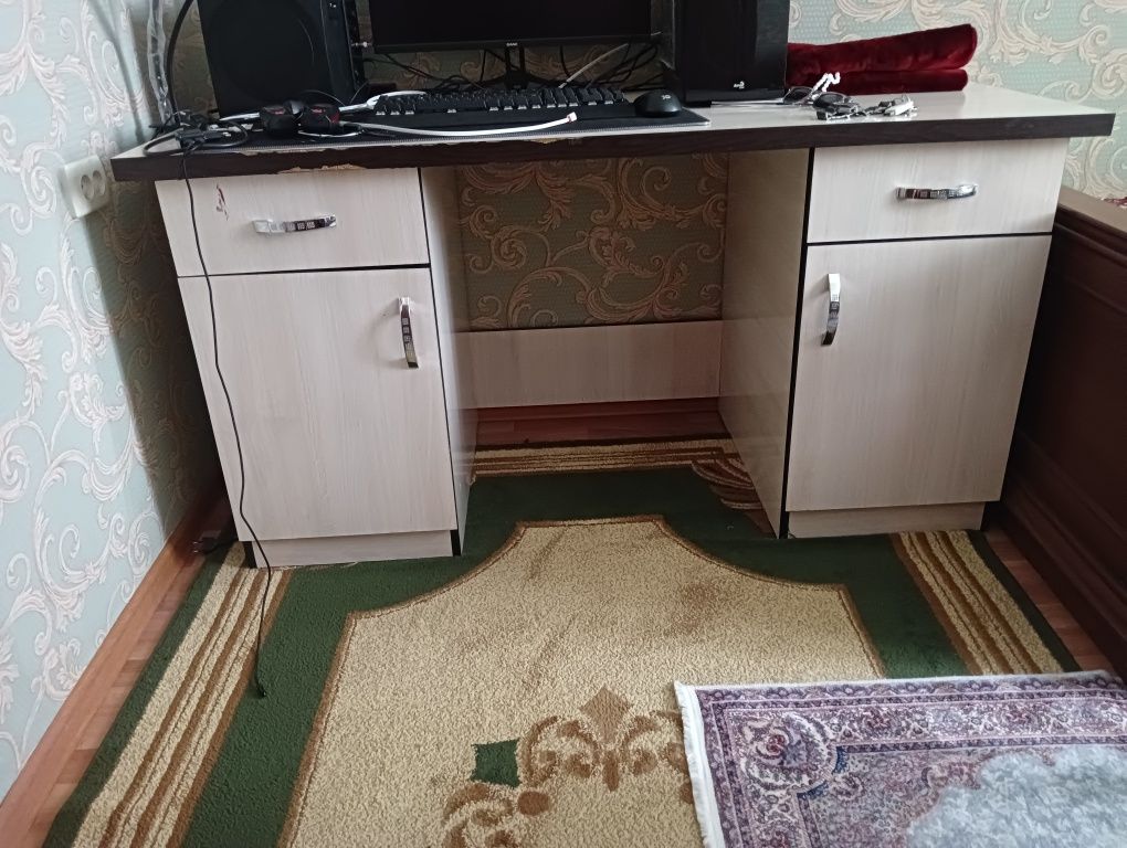 Стол компьютерный