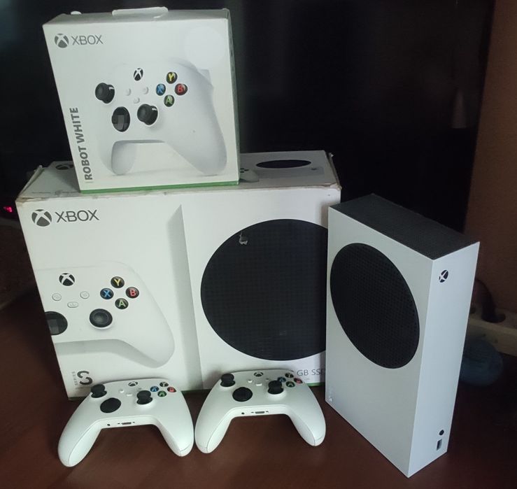 Xbox series s + game pass в отличном состоянии