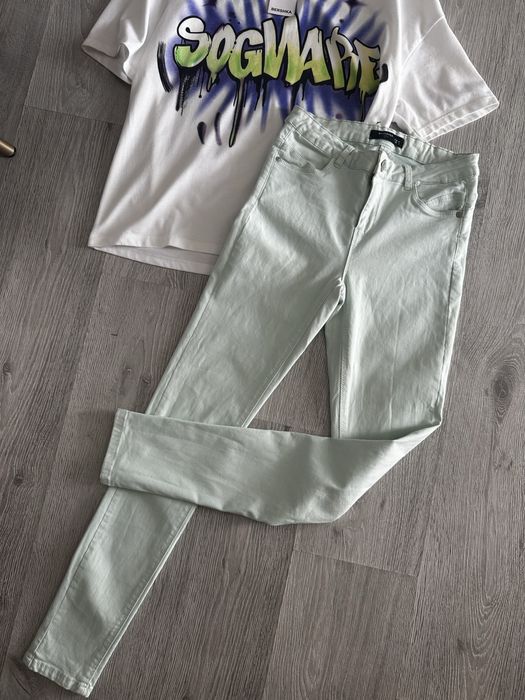 Tricou Bershka + pantaloni Skinny 55 lei