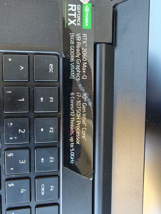 Vând Laptop de gaming Razer Blade 15, perfect pentru jocuri și editare