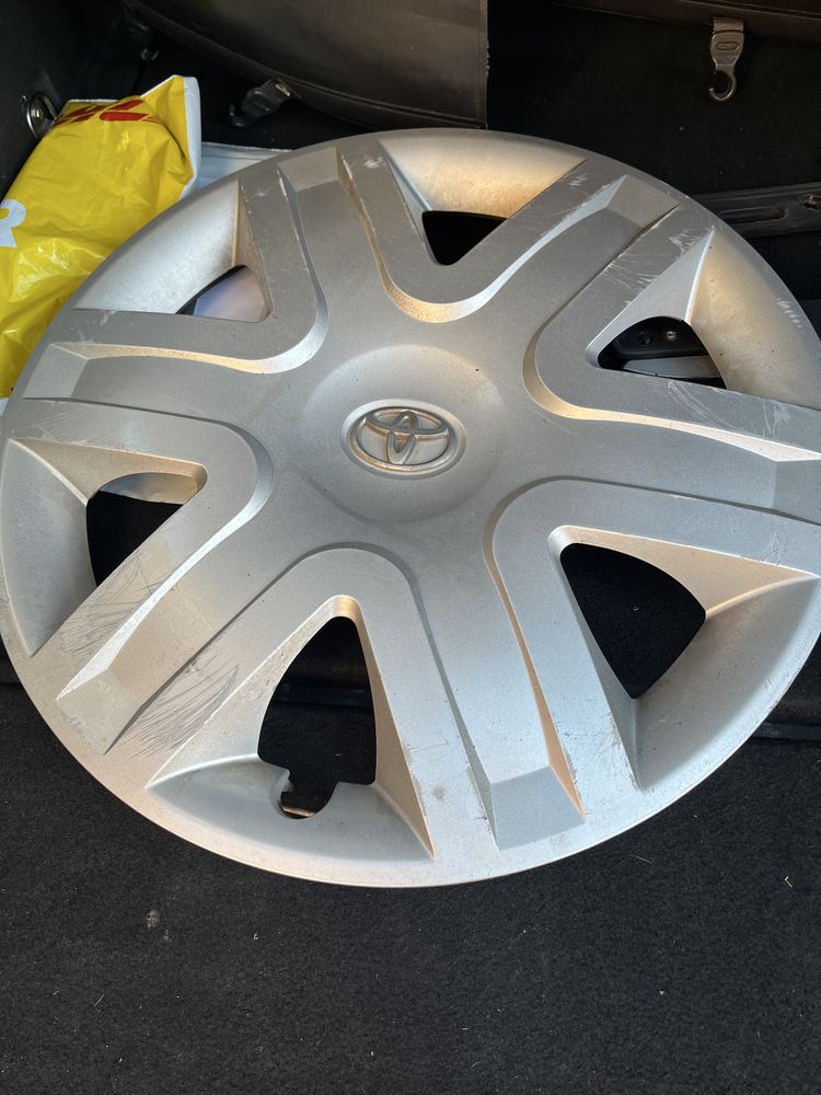 Оригинални тасове Toyota Corolla Verso 16 цола 2 броя