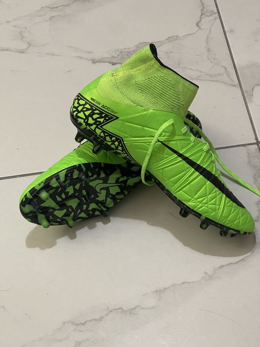 Ghete de fotbal nike